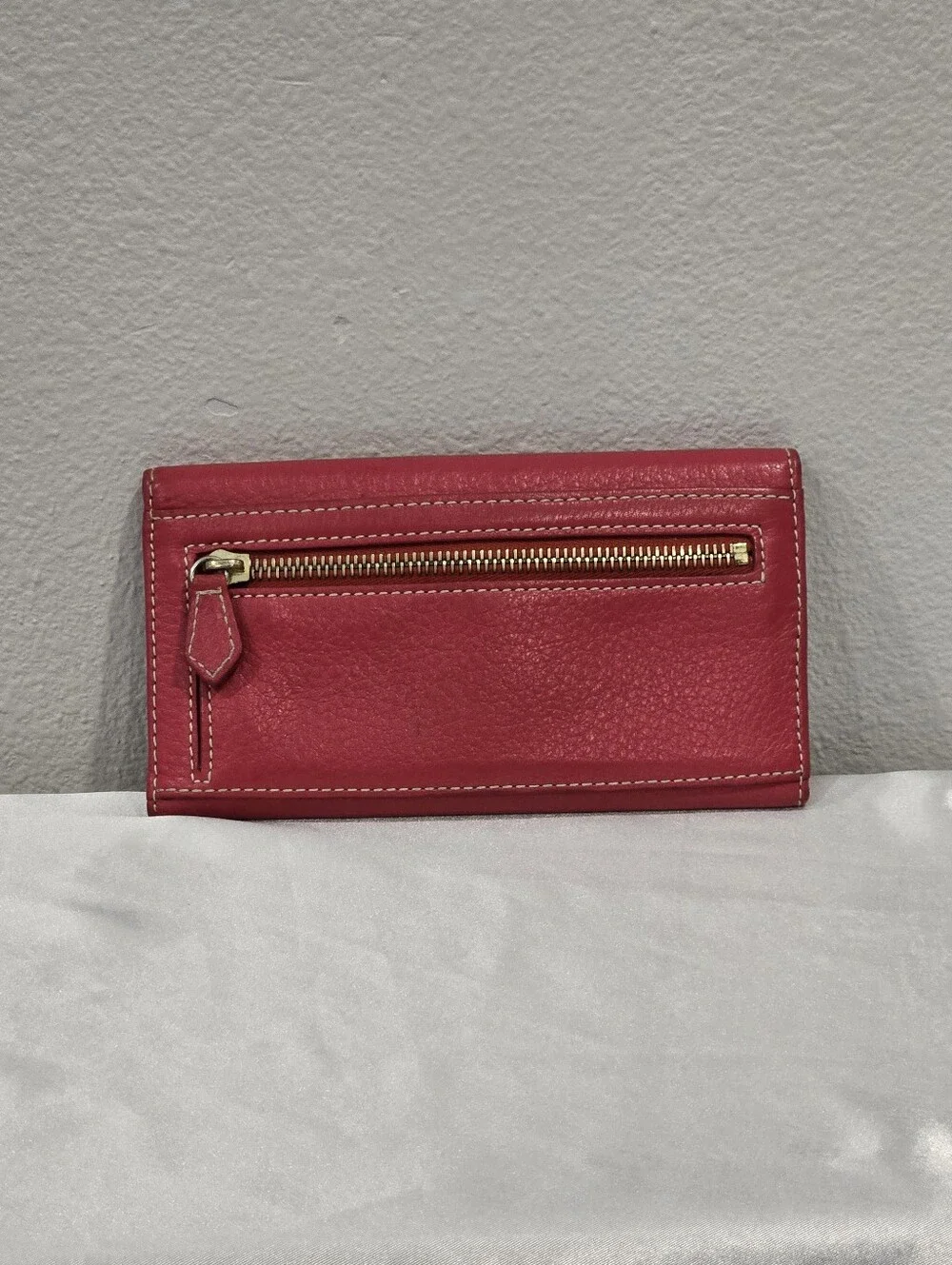Dooney & Bourke Red Pebbled Leather Wallet With Box - Picture 3 of 16